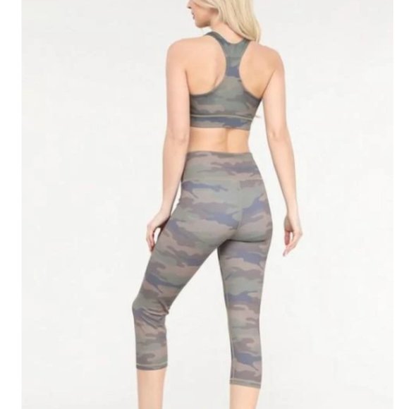 Women's CATCH ME IN CAMO ATHLETIC CAPRIS - Picture 1 of 2